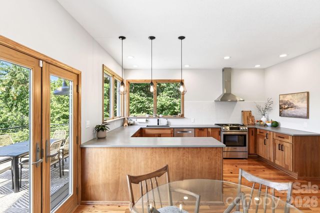 9 Bees Mountain Drive, Asheville, NC 28804