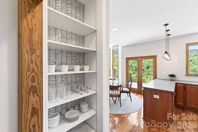 9 Bees Mountain Drive, Asheville, NC 28804