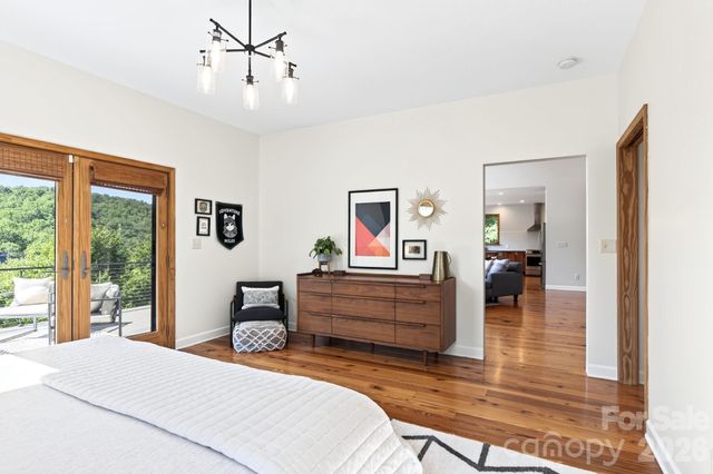 9 Bees Mountain Drive, Asheville, NC 28804