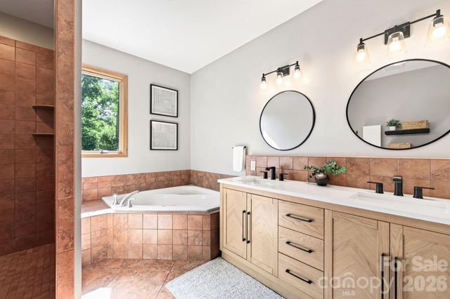 9 Bees Mountain Drive, Asheville, NC 28804