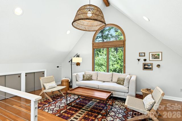 9 Bees Mountain Drive, Asheville, NC 28804