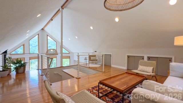 9 Bees Mountain Drive, Asheville, NC 28804