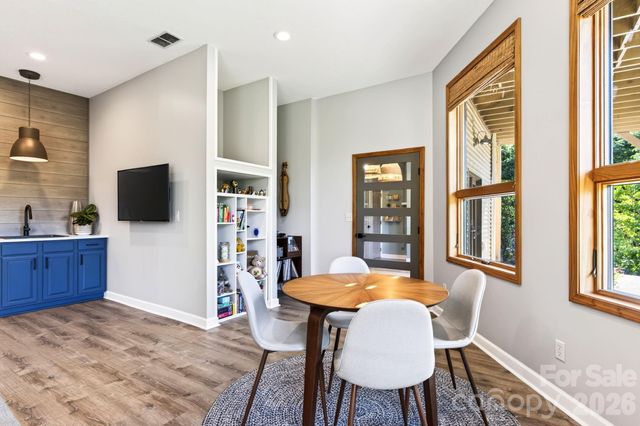 9 Bees Mountain Drive, Asheville, NC 28804