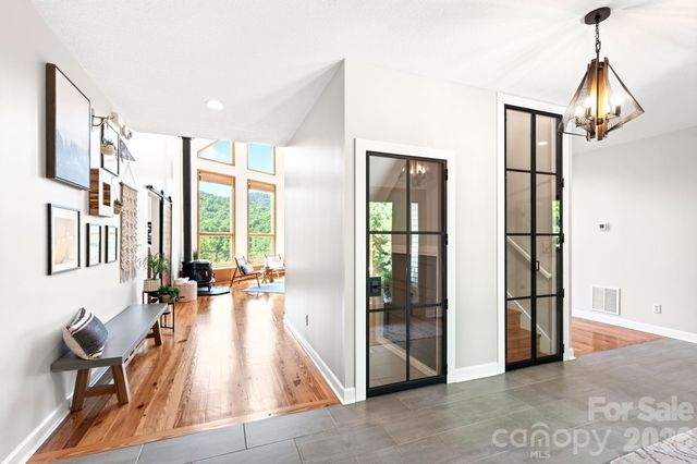 9 Bees Mountain Drive, Asheville, NC 28804