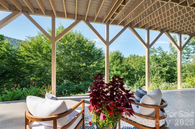 9 Bees Mountain Drive, Asheville, NC 28804