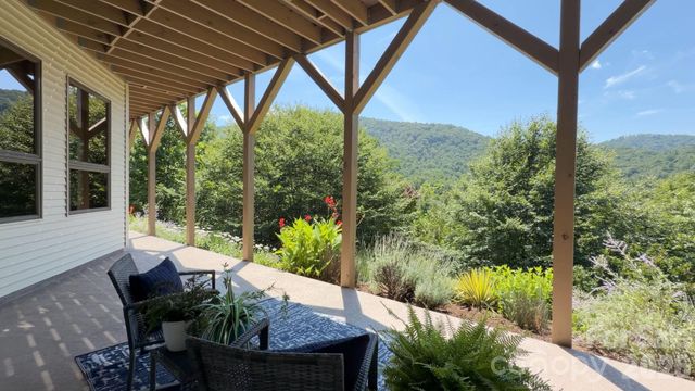 9 Bees Mountain Drive, Asheville, NC 28804
