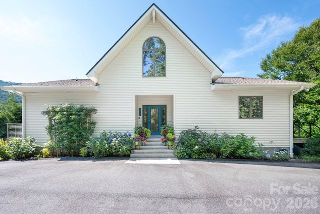 9 Bees Mountain Drive, Asheville, NC 28804