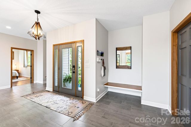 9 Bees Mountain Drive, Asheville, NC 28804