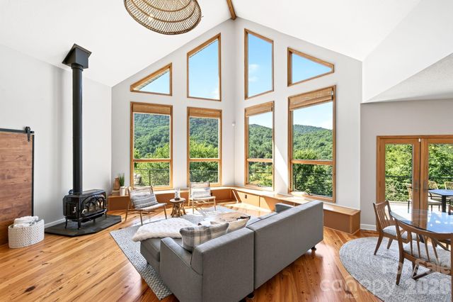 9 Bees Mountain Drive, Asheville, NC 28804