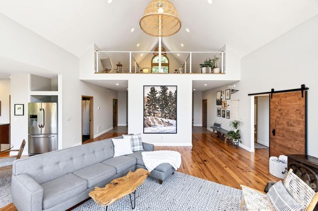 9 Bees Mountain Drive, Asheville, NC 28804