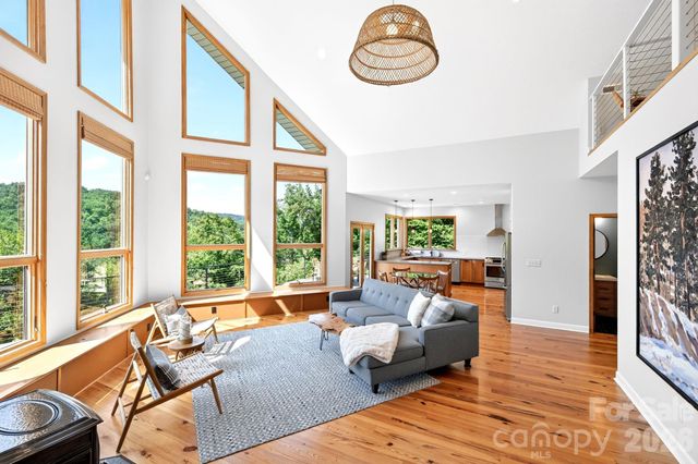 9 Bees Mountain Drive, Asheville, NC 28804