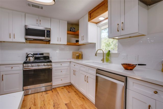 2828 Larkspur Lane, Dallas, TX 75233