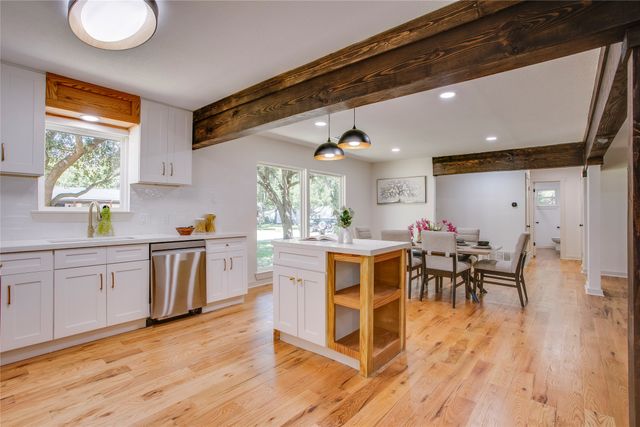 2828 Larkspur Lane, Dallas, TX 75233
