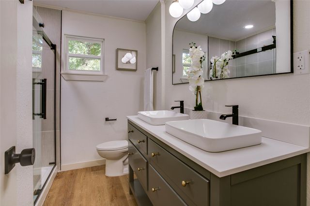 2828 Larkspur Lane, Dallas, TX 75233