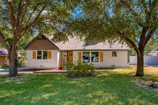 2828 Larkspur Lane, Dallas, TX 75233