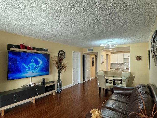 9355 SW 8th Street 417, Boca Raton, FL 33428