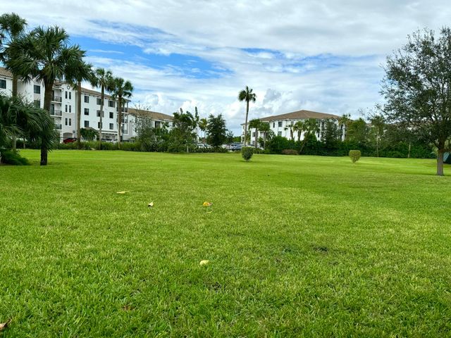 9355 SW 8th Street 417, Boca Raton, FL 33428