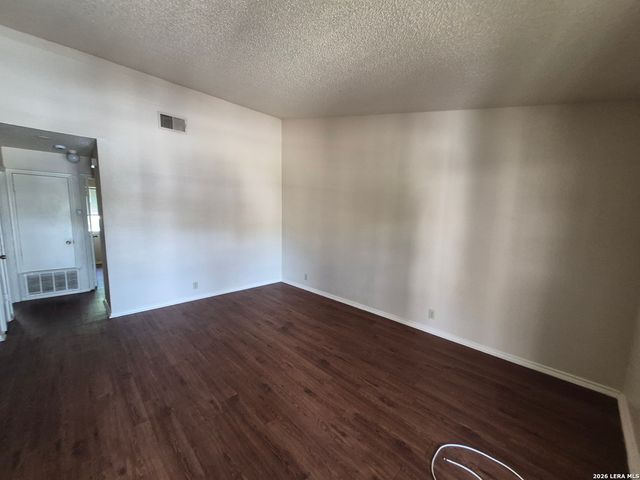 5201 Meadow Fld Apt 3, San Antonio, TX 78250