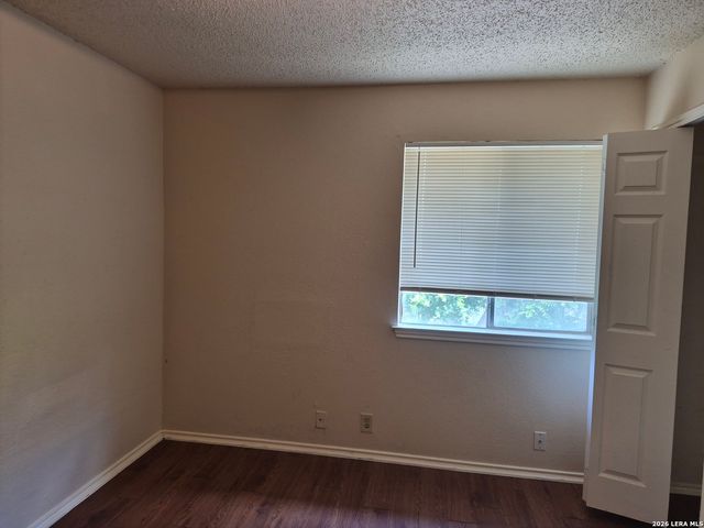 5201 Meadow Fld Apt 3, San Antonio, TX 78250