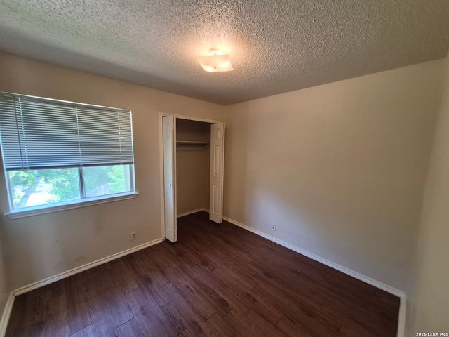 5201 Meadow Fld Apt 3, San Antonio, TX 78250
