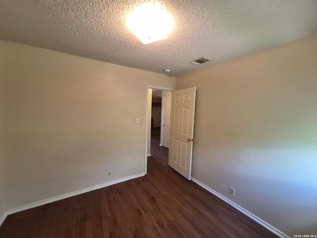 5201 Meadow Fld Apt 3, San Antonio, TX 78250