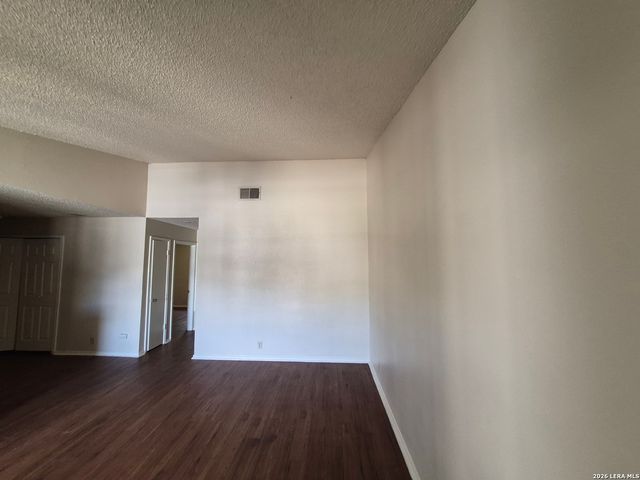 5201 Meadow Fld Apt 3, San Antonio, TX 78250