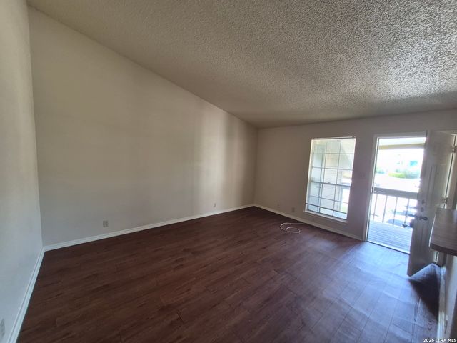 5201 Meadow Fld Apt 3, San Antonio, TX 78250