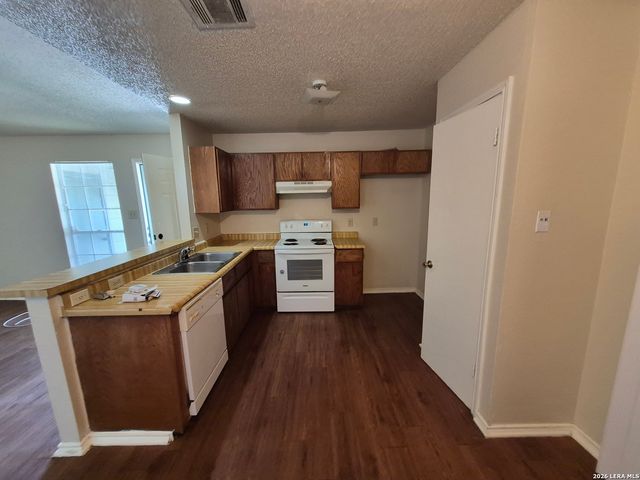 5201 Meadow Fld Apt 3, San Antonio, TX 78250
