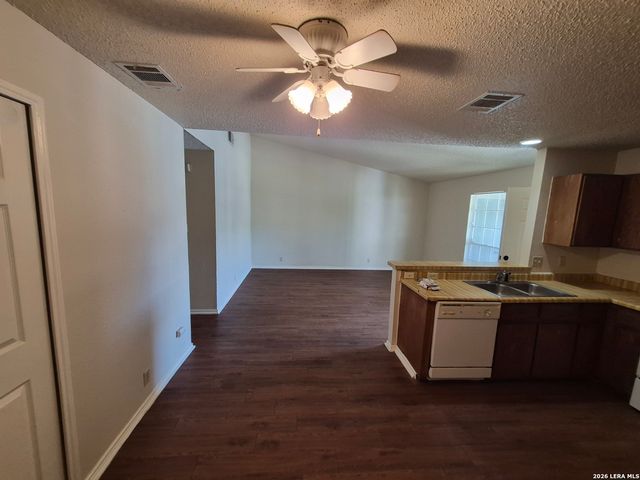 5201 Meadow Fld Apt 3, San Antonio, TX 78250