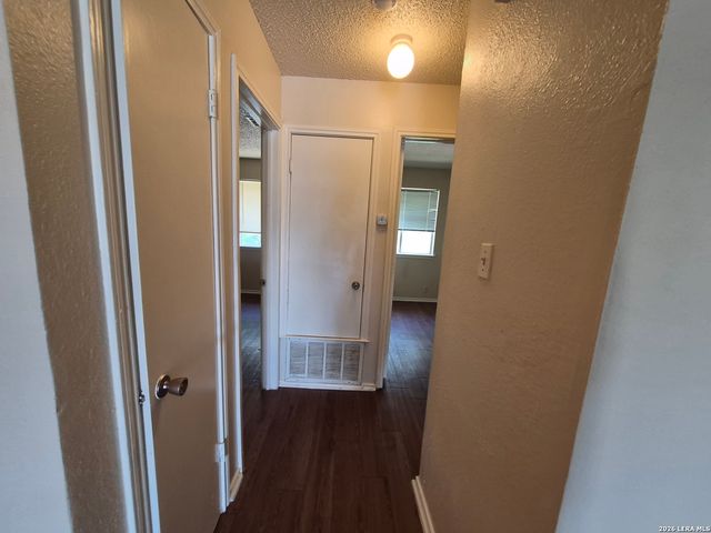 5201 Meadow Fld Apt 3, San Antonio, TX 78250