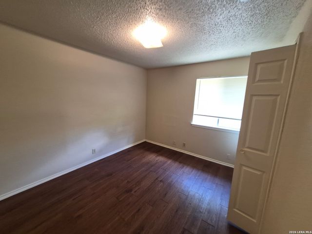 5201 Meadow Fld Apt 3, San Antonio, TX 78250