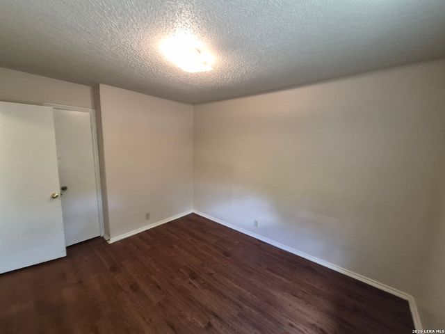 5201 Meadow Fld Apt 3, San Antonio, TX 78250