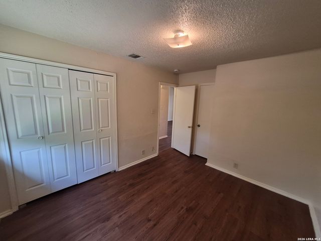 5201 Meadow Fld Apt 3, San Antonio, TX 78250