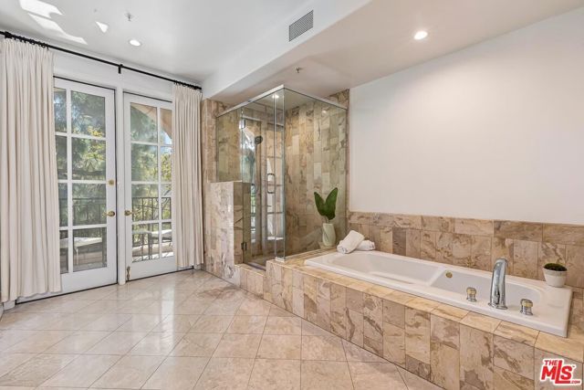 11500 San Vicente Boulevard 221, Los Angeles, CA 90049