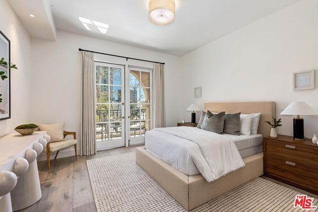 11500 San Vicente Boulevard 221, Los Angeles, CA 90049