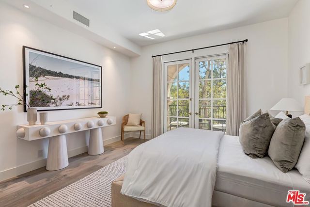11500 San Vicente Boulevard 221, Los Angeles, CA 90049