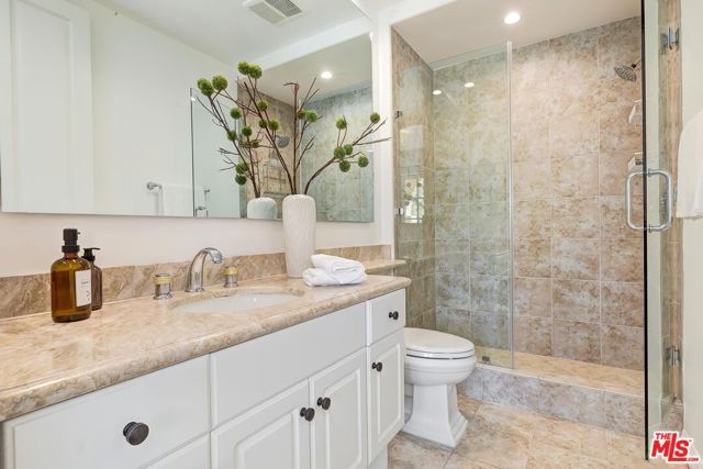 11500 San Vicente Boulevard 221, Los Angeles, CA 90049