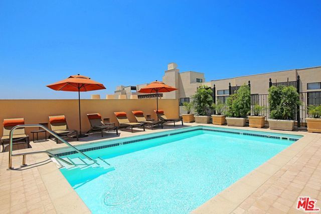 11500 San Vicente Boulevard 221, Los Angeles, CA 90049