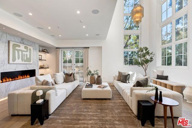 11500 San Vicente Boulevard 221, Los Angeles, CA 90049