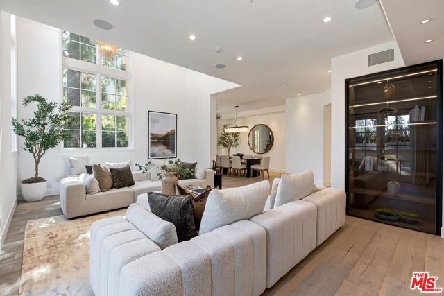 11500 San Vicente Boulevard 221, Los Angeles, CA 90049
