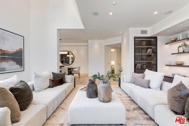 11500 San Vicente Boulevard 221, Los Angeles, CA 90049
