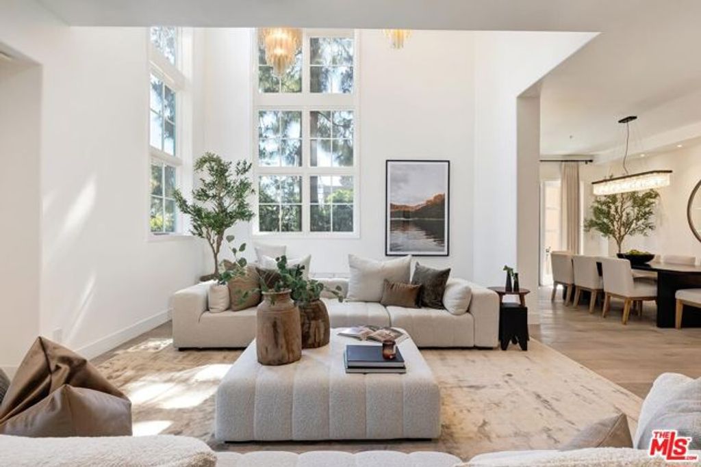 11500 San Vicente Boulevard 221, Los Angeles, CA 90049
