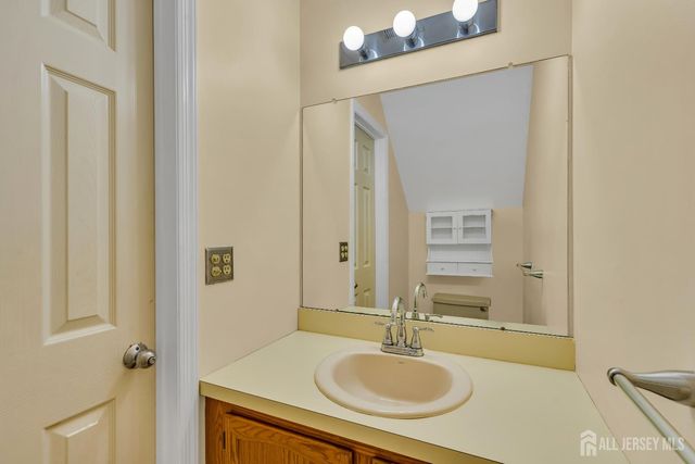 31 Fair Acres Court, South Brunswick, NJ 08540