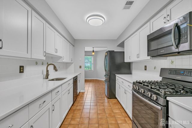 31 Fair Acres Court, South Brunswick, NJ 08540
