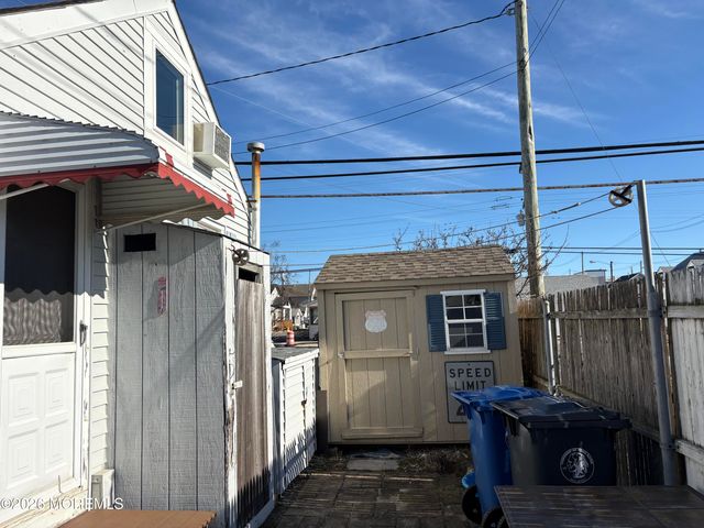 10 W Rutherford Lane, Lavallette, NJ 08735