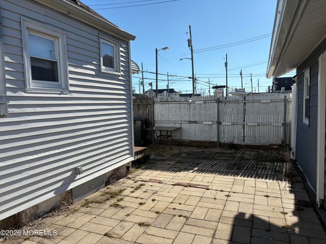 10 W Rutherford Lane, Lavallette, NJ 08735