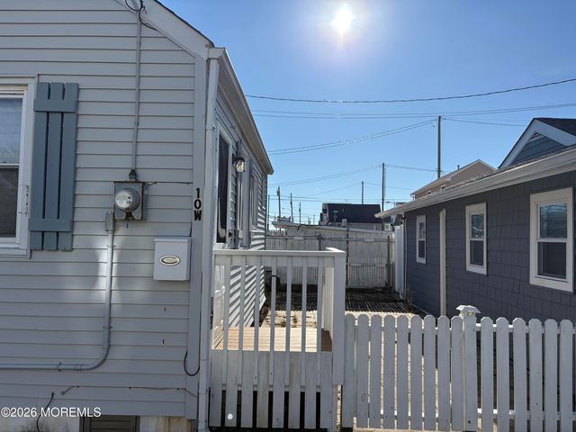 10 W Rutherford Lane, Lavallette, NJ 08735
