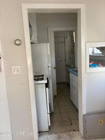 10 W Rutherford Lane, Lavallette, NJ 08735