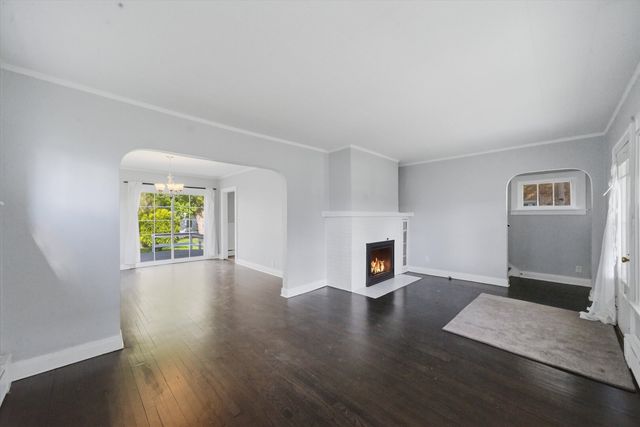 1318 N Jackson Street, Waukegan, IL 60085