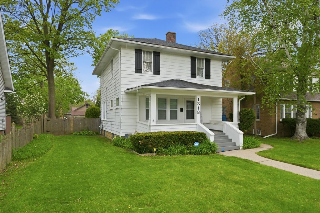 1318 N Jackson Street, Waukegan, IL 60085